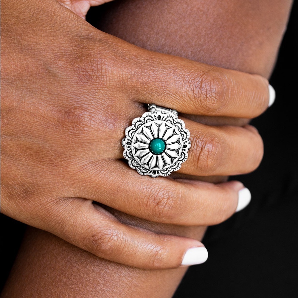 Daringly Daisy - Green Ring